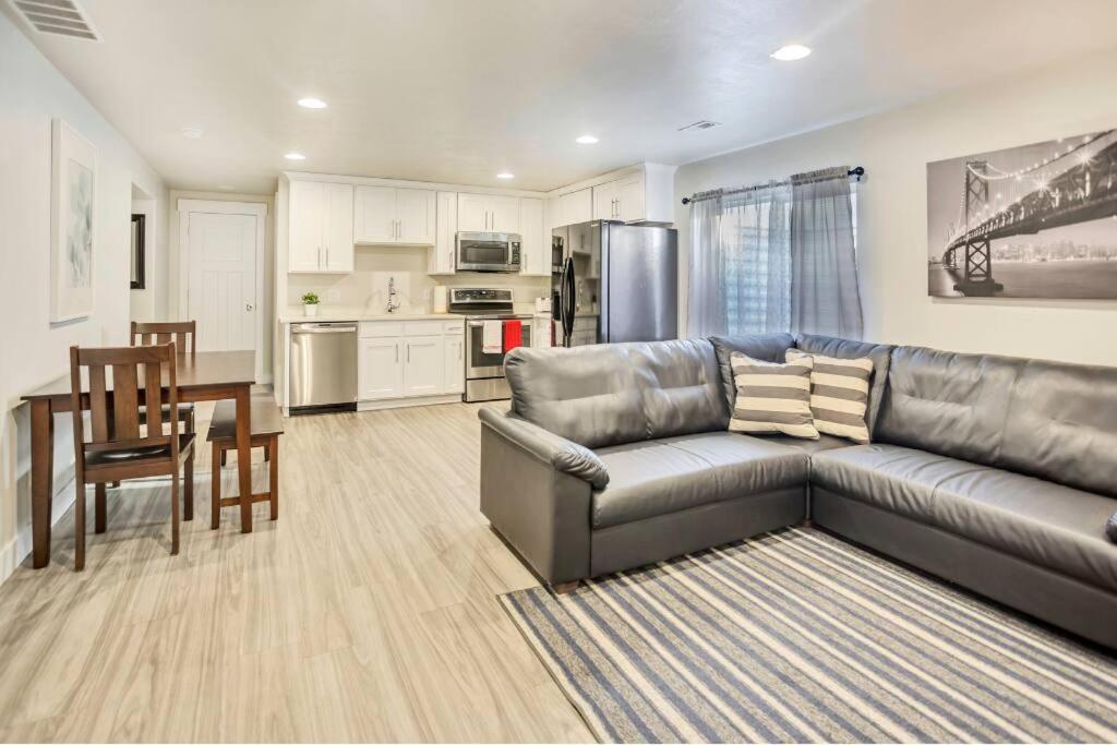 New Furnished 2Bd Apt! Great For Long Stays Vineyard المظهر الخارجي الصورة