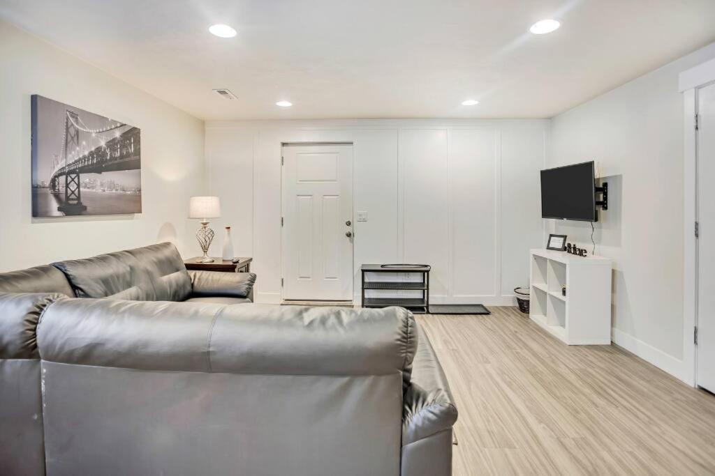 New Furnished 2Bd Apt! Great For Long Stays Vineyard المظهر الخارجي الصورة